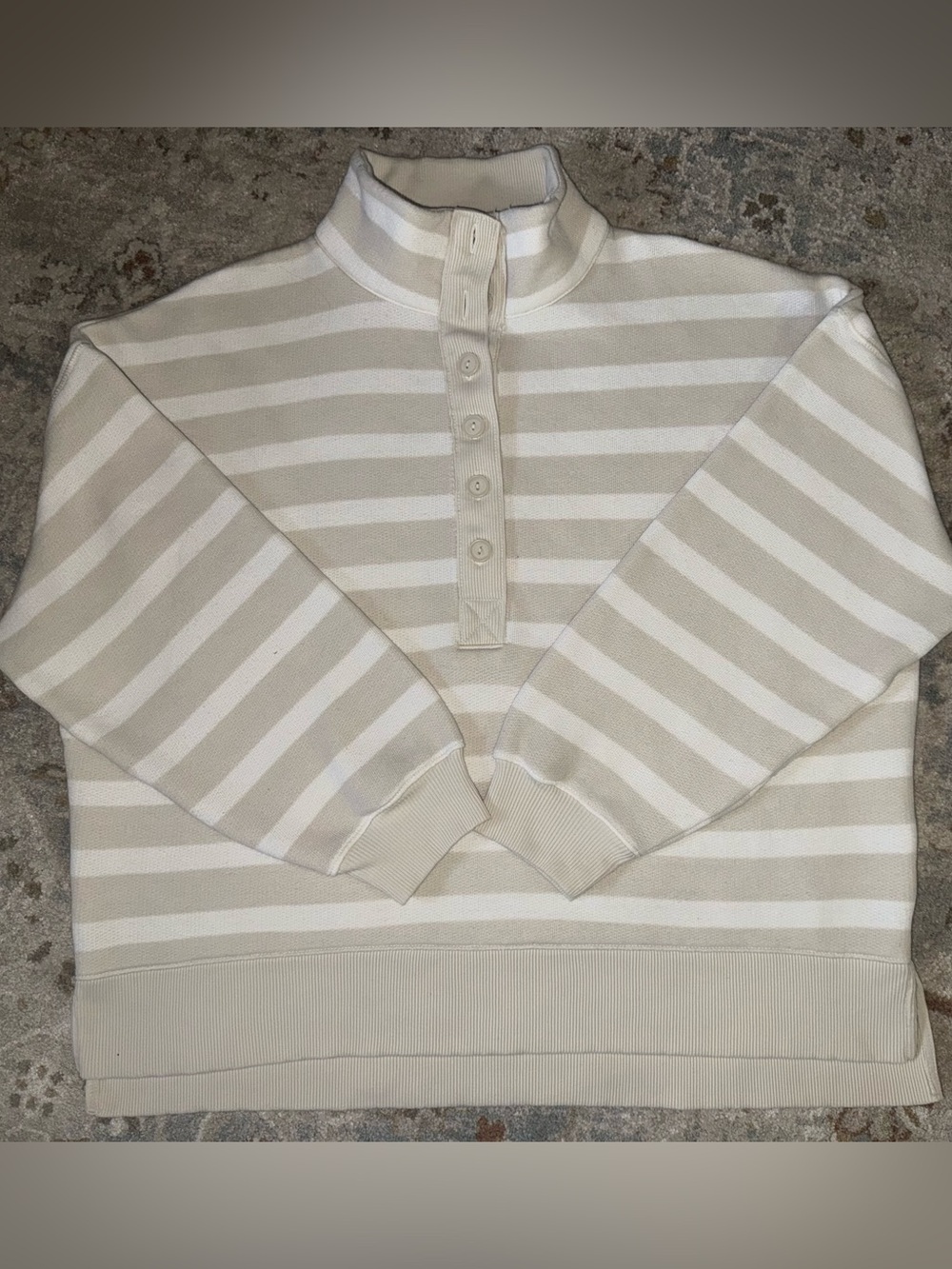 American Eagle A Big Hug Pullover Sweatshirt in Cream & White